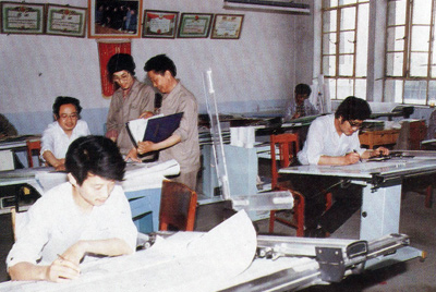 从1984年第一季度到抓治理上挂号周全提高企业素质验收前，，，，，接纳分线检查、总结效果、找出差别、提出步伐、限期整改的要领，，，，，使各项事情在整理中牢靠提高，，，，，在牢靠提高中举行再整理，，，，，再提高。。。。。。