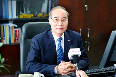 张秀文董事长在接受中国山东网专题采访时，，，，，就公司践行“忠实鲁商”倡树行动举行回覆，，，，，先容了永利集团把“仁义、诚信、忠实”的文化精髓融入到生产谋划的全历程的典范做法和“诚敬做产品，，，，，诚信做企业”的谋划理念，，，，，在工程机械行业树立起了“厚德坚韧”的山东国企形象