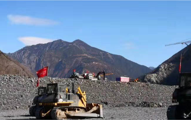 SD32推土机西南地区水电站施工-推土机-永利集团股份