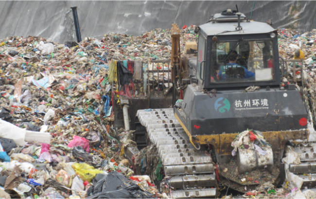 SD22环卫版推土机某垃圾处置惩罚站作业-推土机-永利集团股份