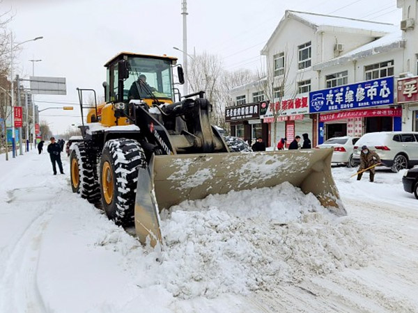 除雪保畅，，，，，，永利集团铁肩道义勇担重任！